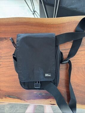 Black Crossbody Messenger Bag for men or women. Derek Alexander. New but no tag